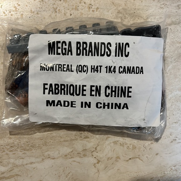 BOYS MEGA BLOCKS BUNDLE (4 ITEMS) - Picture 12 of 12